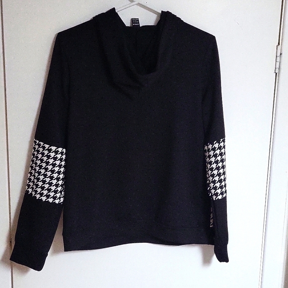 Shein Pre-Owned Black color women's hoodies. - Picture 4 of 6